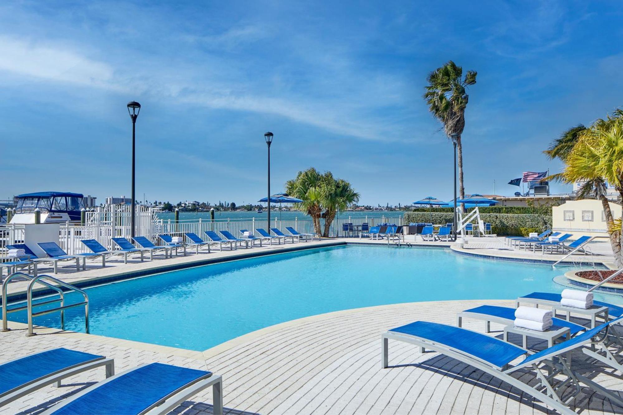 Courtyard By Marriott St. Petersburg Clearwater/מדירה ביץ' מראה חיצוני תמונה